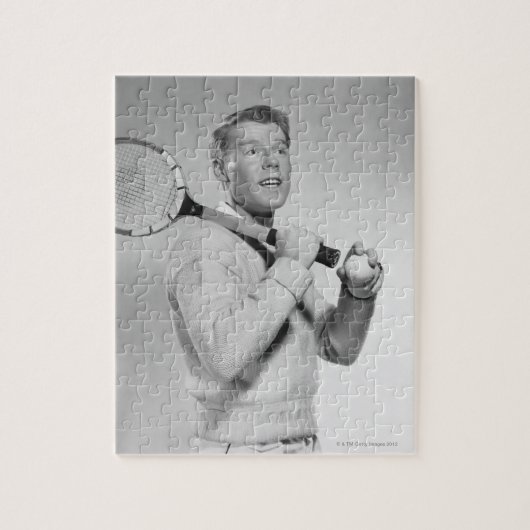 Mann, der Tennis-Schläger hält Puzzle (Vertikal)