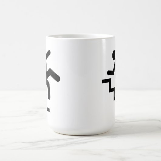 Mann, der unten die Treppe fällt Kaffeetasse (Mittel)