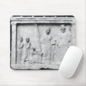 Mann, Frau und Kind vor einem Altar Mousepad (Mit Mouse)