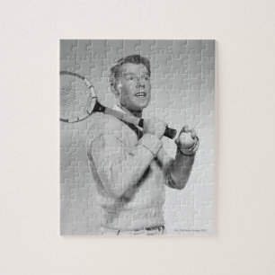 Mann hält Tennisschläger Puzzle