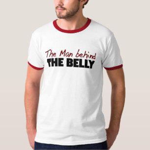 Mann hinter dem Bauch T-Shirt