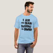 Mann hinter der Kluft T-Shirt (Vorne ganz)