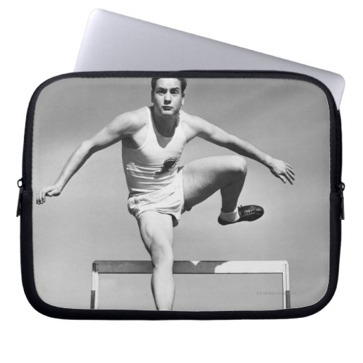 Mann Hurdling Laptopschutzhülle (Vorderseite)