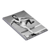 Mann Hurdling Notizblock (Rechte Seite)