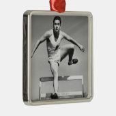 Mann Hurdling Ornament Aus Metall (Rechts)