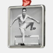 Mann Hurdling Ornament Aus Metall (Links)