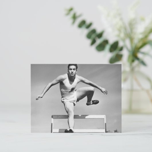 Mann Hurdling Postkarte (Stehend Vorderseite)