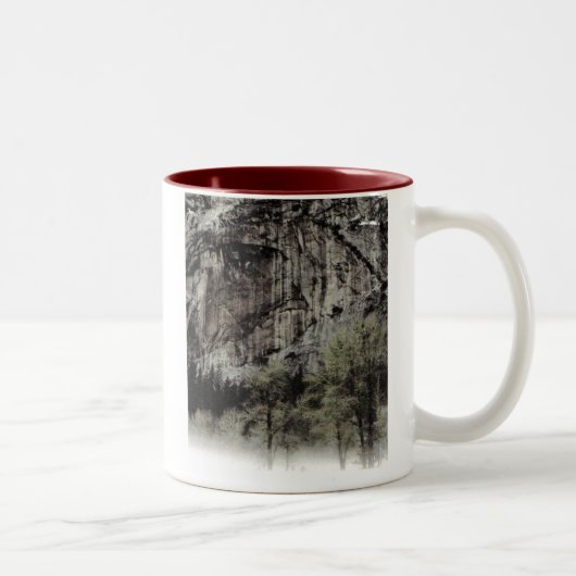 Mann im Berg, Yosemite Nationalpark Zweifarbige Tasse (Rechts)