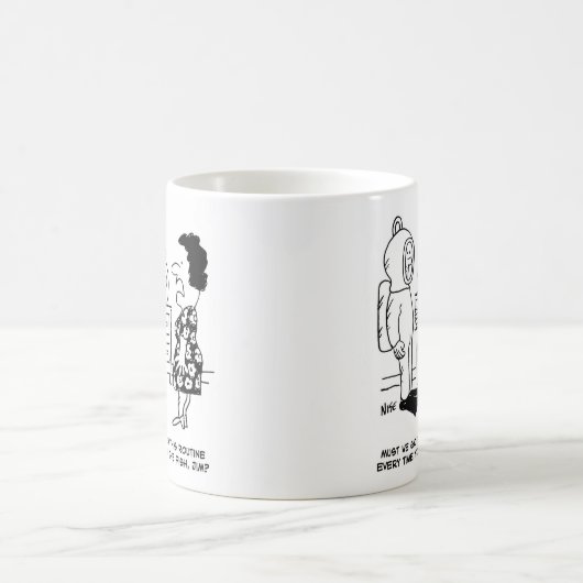 Mann im Taucher Anzug zum Füttre des Fischbesitzer Kaffeetasse (Mittel)