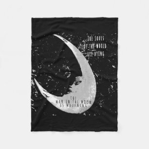 Mann in der Mond-Fleece-Decke Fleecedecke