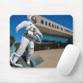Mann in der Raumskulptur Mousepad (Mit Mouse)