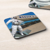 Mann in der Raumskulptur Untersetzer (Linke Seite)