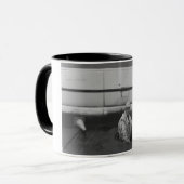Mann in einem Einsteigeloch Tasse (Vorderseite Links)