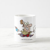 Mann läuft mit Kaffee Kaffeetasse (Mittel)