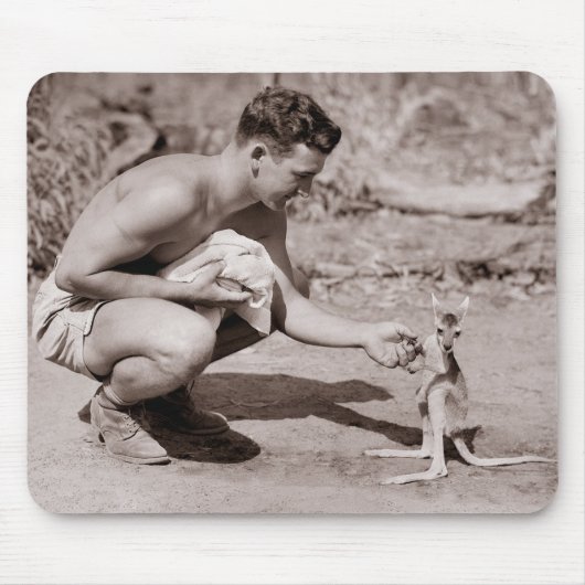 Mann mit Baby Kangaroo Mousepad (Vorne)