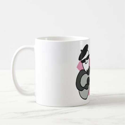 Mann mit Barett, der akustische Gitarre spielt Kaffeetasse (Links)