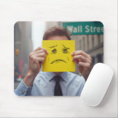 Mann mit Besorgnis Zeichnend Gesicht an der Wall S Mousepad (Mit Mouse)