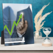 Mann mit Börsenkurs Touchscreen-Konzept Fotoplatte (Seite)