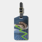 Mann mit Börsenkurs Touchscreen-Konzept Gepäckanhänger (Vorderseite vertikal)