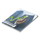 Mann mit Börsenkurs Touchscreen-Konzept Notizblock (Rotiert)