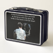 Mann mit dunklem Pferdeschlitten Metall Brotdose (Rückseite)