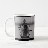 Mann mit einer Film-Kamera (1. Schuss) Kaffeetasse (Links)