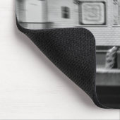 Mann mit Einkaufstüten in der U-Bahn (Chatelet) Mousepad (Ecke)