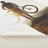 Mann mit Fahrrad Sherpadecke (3/4)