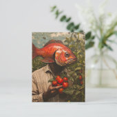 Mann mit Fisch Für einen Kopf im Tomatengarten Postkarte (Stehend Vorderseite)
