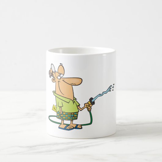Mann mit Gartenschlauch Kaffeetasse (Mittel)