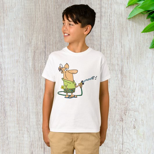 Mann mit Gartenschlauch T-Shirt