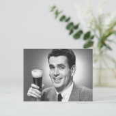 Mann mit Glas Bier im Studio B&W Postkarte (Stehend Vorderseite)