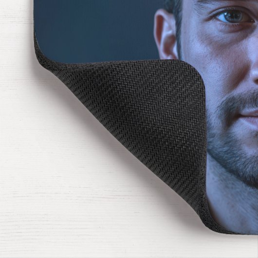 Mann mit Karo Motor an der Stirn signieren Mousepad (Ecke)