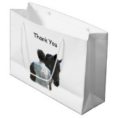 Mann mit leichtgepanzerten Pferdegeschenktaschen Große Geschenktüte (Vorderseite Schrägansicht)