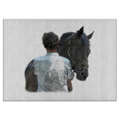 Mann mit Pferdehellglas-Schneidplatte Schneidebrett (Vorderseite)