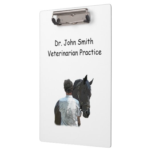 Mann mit Pferdehellwand Klemmbrett (Links)