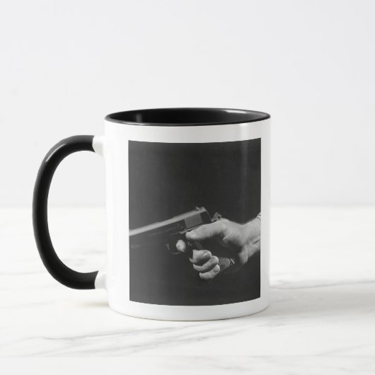 Mann mit Pistole Tasse (Links)