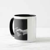 Mann mit Pistole Tasse (Vorderseite Links)
