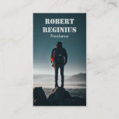 Mann mit Rucksack stehend Visitenkarte (Vorderseite)