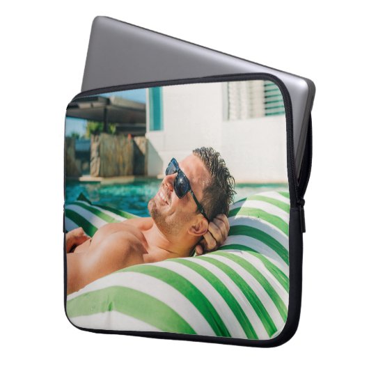 Mann mit schwarzer Sonnenbrille Laptopschutzhülle (Vorderseite Links)