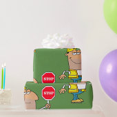 Mann mit Stoppschild Geschenkpapier