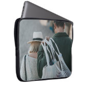 Mann mit weißen Taschen (Vorne Rechts)