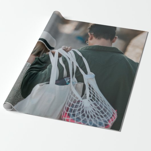 Mann mit weißen Taschen Geschenkpapier (Ungerollt)