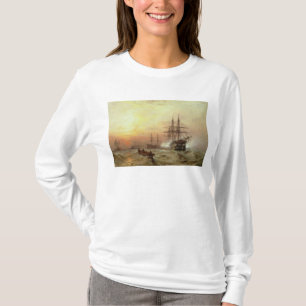 Mann-o' Krieg, der einen Gruß am Sonnenuntergang T-Shirt