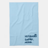 Mann. Papa. Held. Retro Graphic Geschirrtuch (Vertikal)