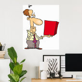 Mann sieht sich eine Kiste an Poster