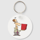 Mann sieht sich eine Kiste an Schlüsselanhänger (Rückseite)