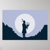 Mann spielt Dudelsack im Mondschein Poster (Vorne)