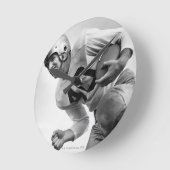 Mann spielt Fußball 3 Runde Wanduhr (Winkel)