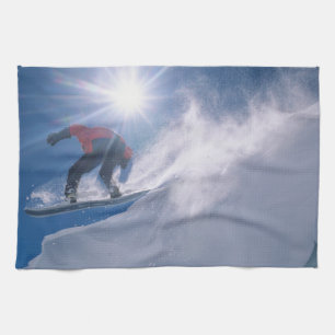 Mann springt von einer großen Cornice auf einem Sn Geschirrtuch